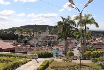 Guarda municipal é acusada de espancar mulher após discussão por volume de TV em Quebrangulo