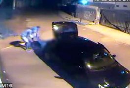 Vídeo: Bandidos retiram mulheres de porta-malas e executam vítimas