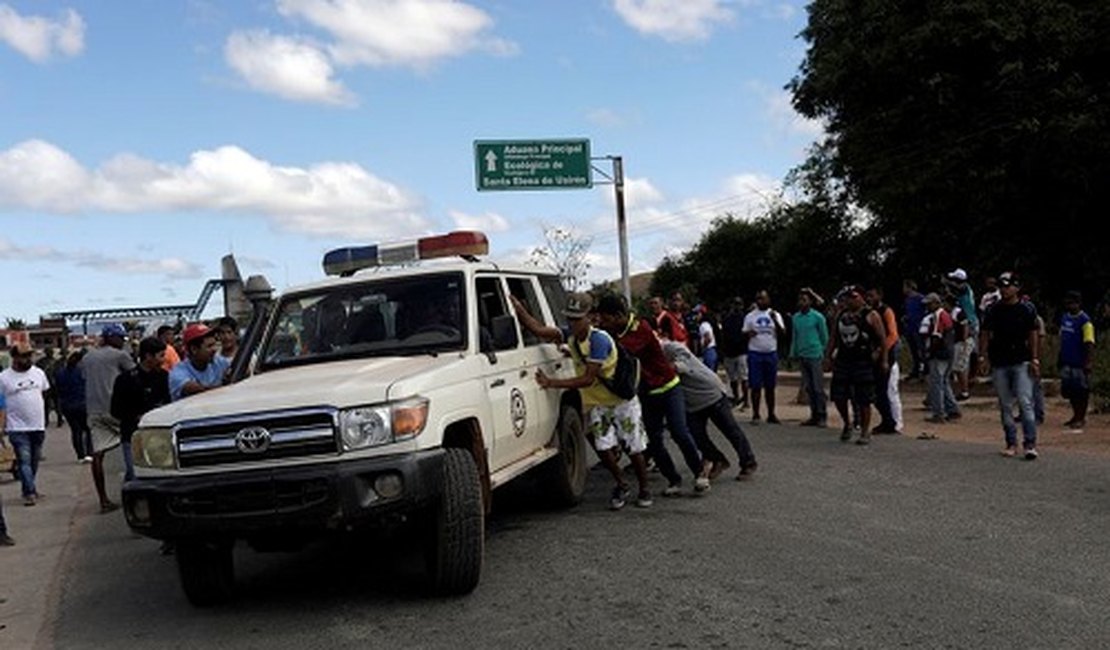 Em manhã tensa na fronteira da Venezuela, Maduro e Guaidó convocam manifestações