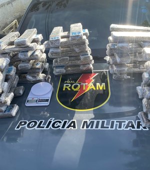 Polícia apreende quase 50 quilos de maconha com mulher em Maceió