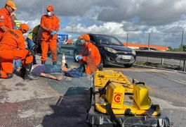 Mototaxista e passageira ficam feridos após queda de motocicleta na AL-220, em Arapiraca