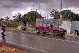 Acidente entre carro e cinquentinha deixa três feridos na AL 115