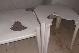 Mulher invade casa do ex-marido durante festa, quebra tudo e agride amiga do ex