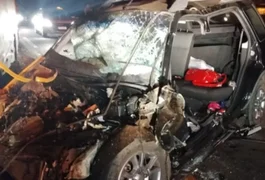 Mãe, filha e amiga morrem em acidente depois de carro atropelar vaca