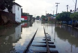 Nível do Riacho do Silva volta a subir e moradores ficam ilhados