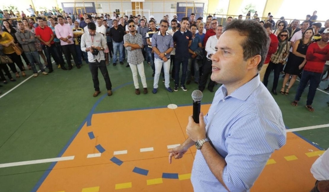 Renan Filho inaugura escola, ginásio e anuncia via de acesso a distrito no Agreste alagoano