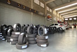 Criminoso furta 12 pneus novos de revendedora no bairro Jardim Tropical, em Arapiraca