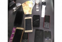 Polícia Militar prende suspeito de assalto a van e recupera oito aparelhos celulares