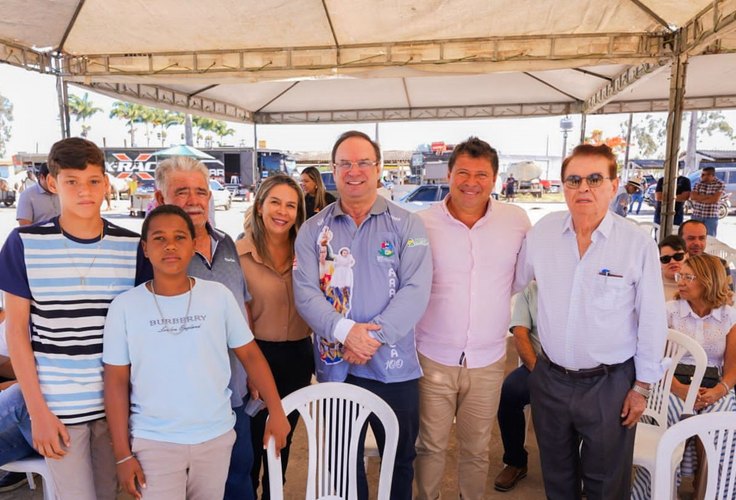 Prefeito Luciano acompanha missa campal na abertura da cavalgada da padroeira de Arapiraca