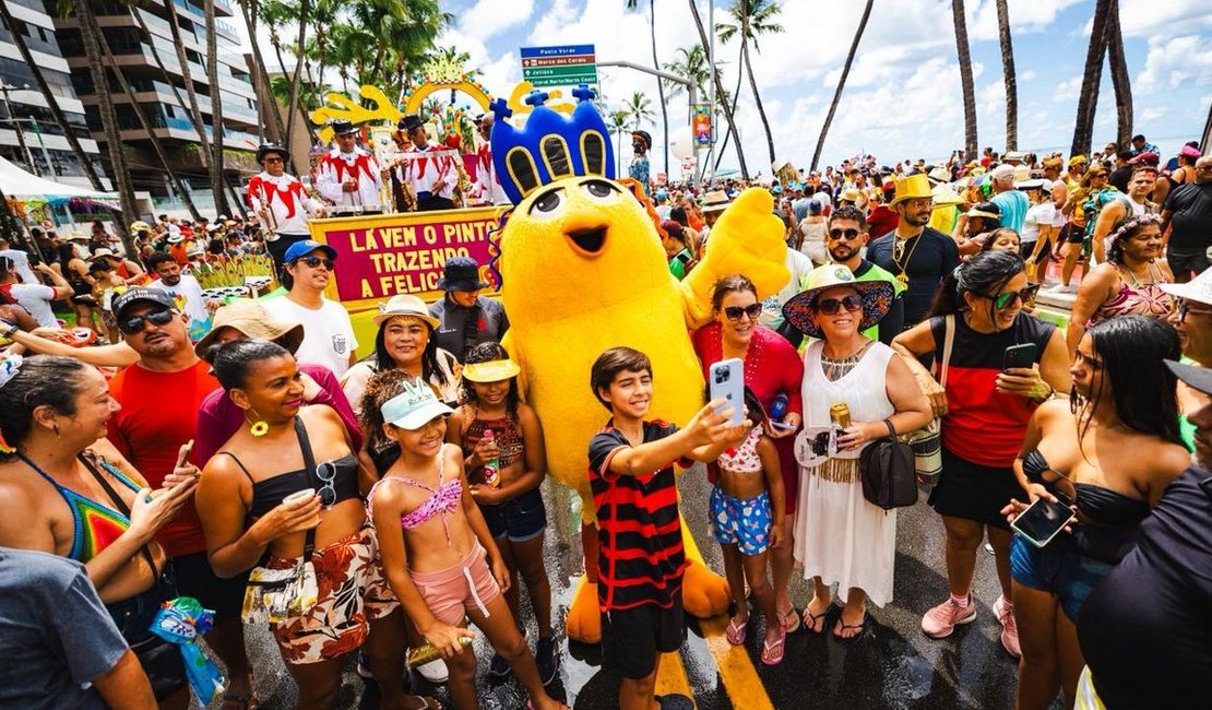 Maior bloco à beira-mar do mundo, Pinto da Madrugada desfila em 7 de fevereiro