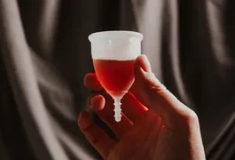 Sangue menstrual é nova tendência de skin care; entenda