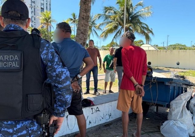 Dupla é presa suspeita de receptação com cabos de energia na orla de Maceió