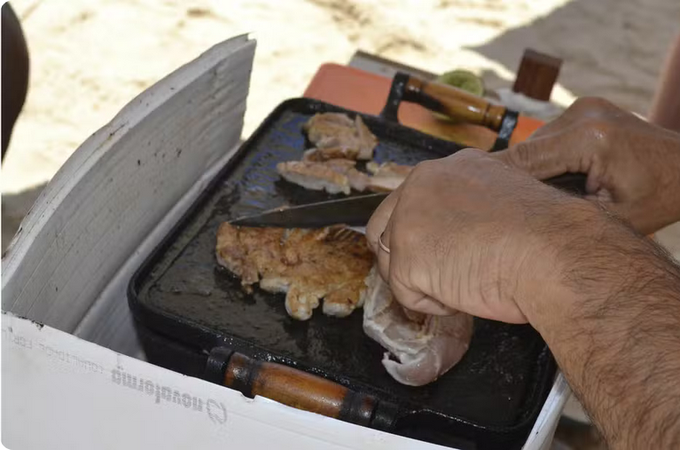 Queijo coalho, churrasco e óculos de sol não podem ser vendidos em praia no litoral de SP