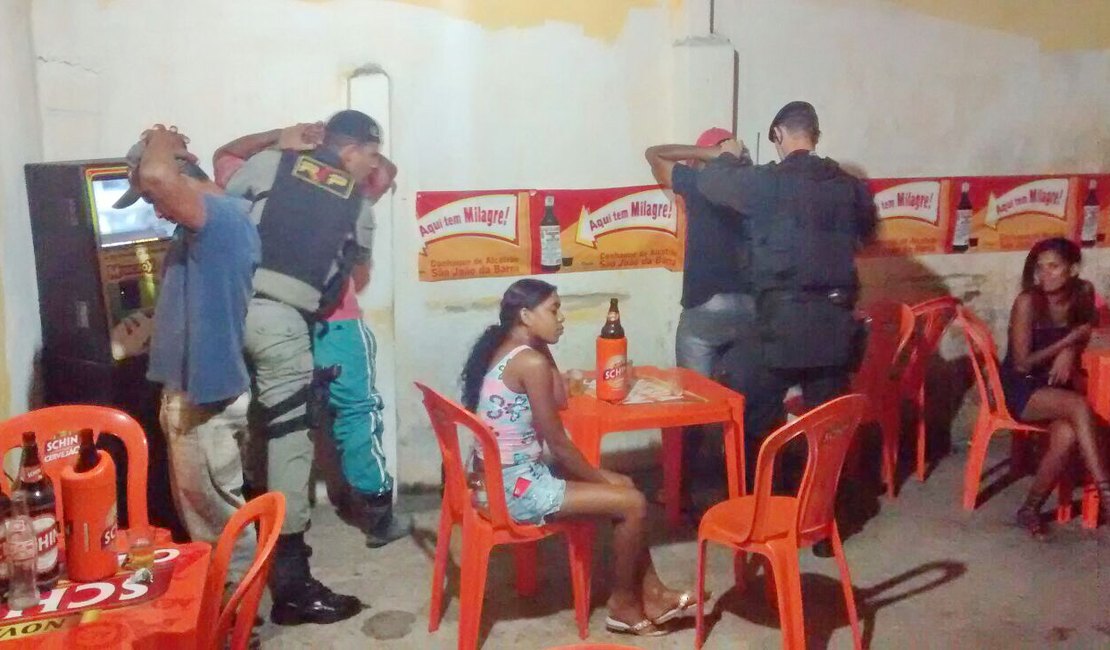 Em operação, PM realiza abordagens em bares em São Sebastião e Teotônio Vilela