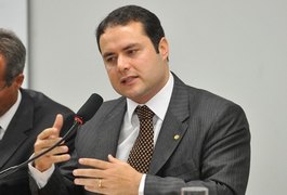 Governador eleito de Alagoas vai cortar 50% dos comissionados