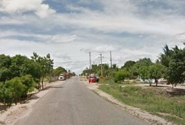 Motociclista fica gravemente ferido após ser atingido por pneu que se desprendeu de caminhonete