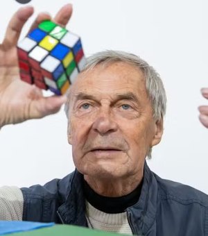 Prestes a completar 80 anos, inventor do cubo mágico relembra início do projeto: 'Fiz por curiosidade'