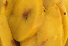 Mulher afirma ter encontrado sangue em fruta comprada em Arapiraca