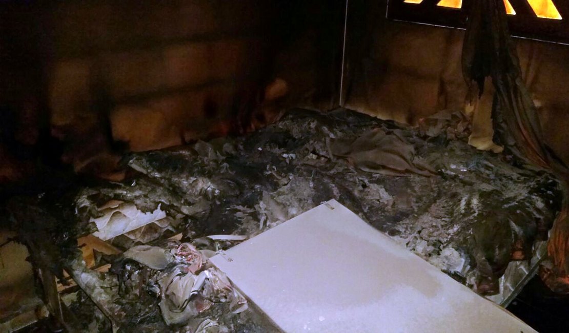 Incêndio destrói vários móveis e parte de residência no Conjunto Cerejeira em Arapiraca