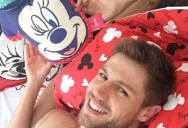 Em clima de romance, ex-BBB Jonas Sulzbac posta foto com Mari Gonzalez