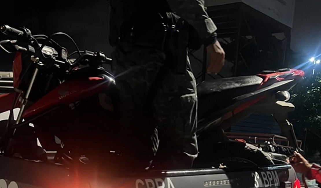 Moto com queixa de furto é abandonada em frente à UPA de Arapiraca