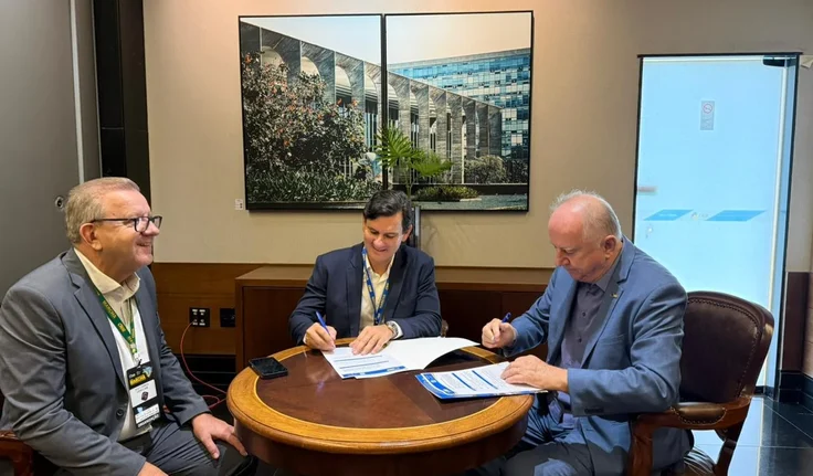 AMA firma cooperação com a CNM para implantação de plataforma de compras públicas nos municípios alagoanos