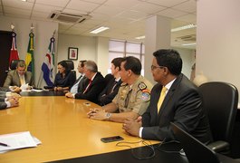 TJ, Estado e Município firmam parceria para garantir presença de presos em audiências