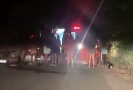 Capotamento de carro em Murici deixa ao menos duas pessoas feridas