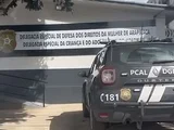Mãe armada persegue adolescente que teria ameaçado o filho dela na escola, em Arapiraca