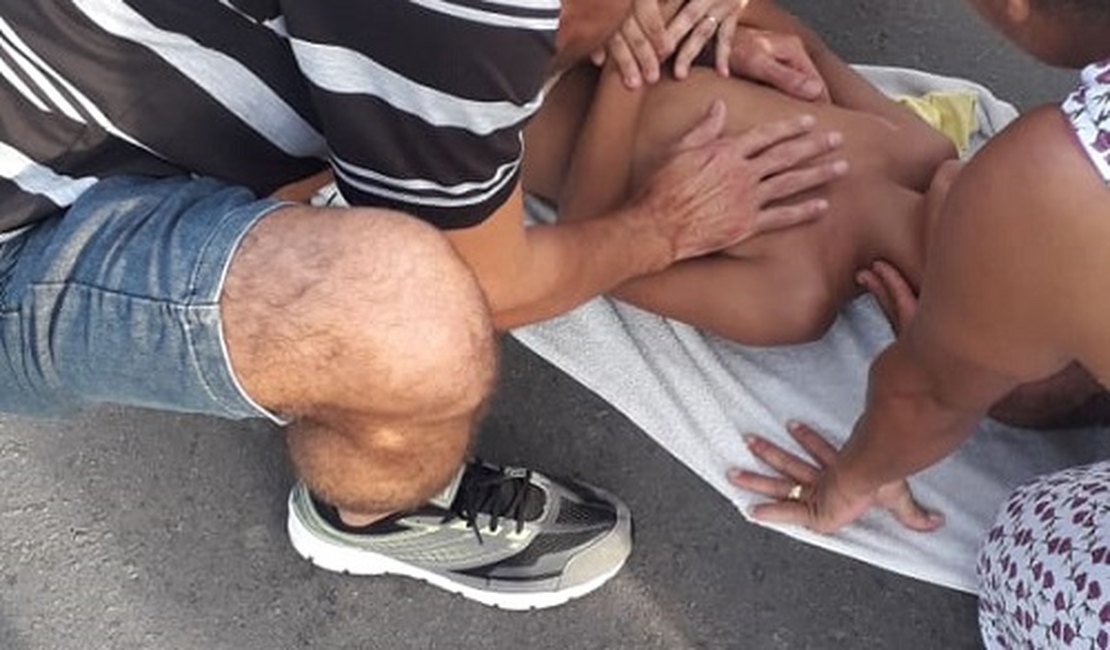 Após pegar 'bigu', criança despenca de caminhão na AL-115, em Arapiraca