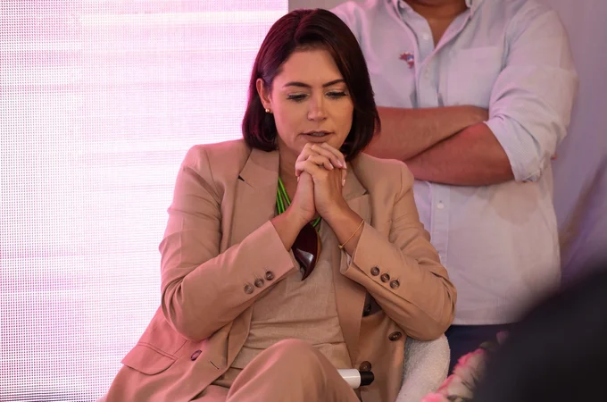 Michelle desabafa sobre Jair Bolsonaro: 'Talvez eu não tenha um companheiro que um dia cuide de mim'