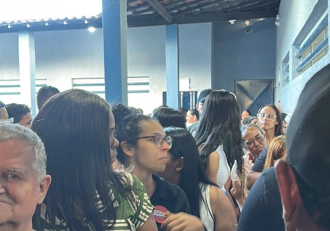 Eleitores de 13 cidades alagoanas ainda estão votando na noite deste domingo (4)