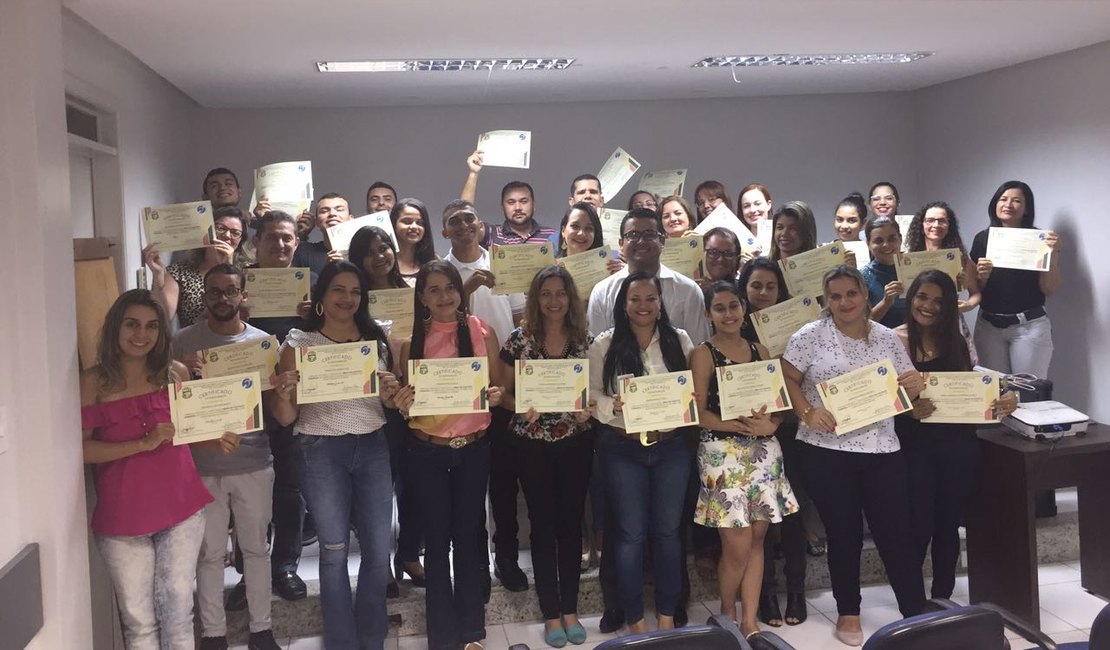 Primeira turma de Libras encerra atividades na CDL Arapiraca