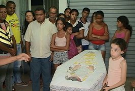 Família não acredita em atestado de óbito e se recusa a enterrar criança