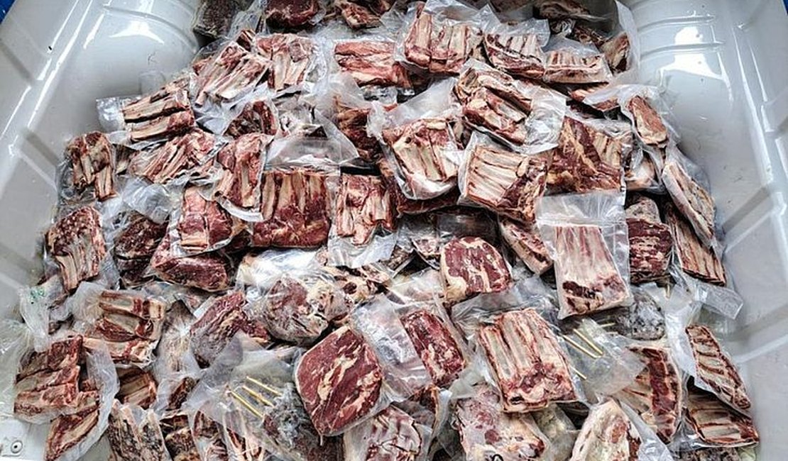 Vigilância Sanitária apreende 120 kg de carnes em supermercado na Ponta Verde