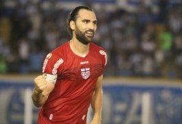 Léo Gamalho acerta com o Coritiba por dois anos e é o oitavo reforço para a temporada 2021