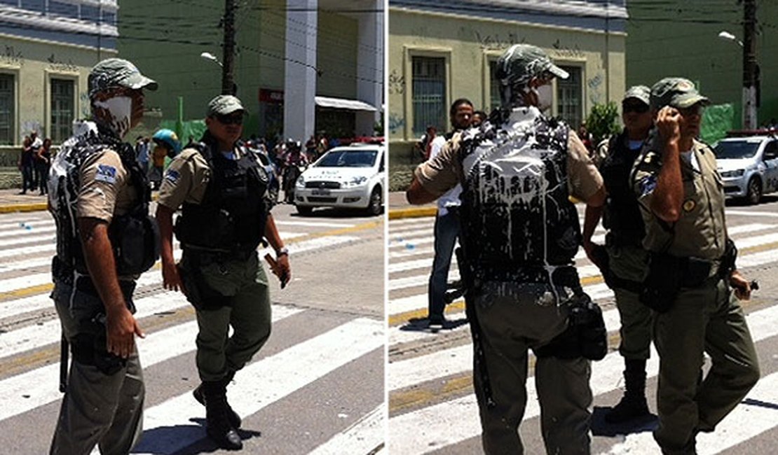 Policial militar é pichado durante passeata em Pernambuco