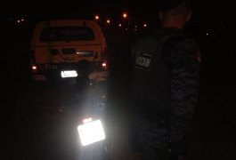 PM localiza veículo roubado por trás de condomínio, em Arapiraca