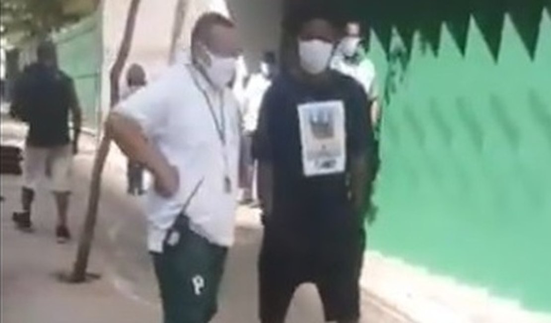 Vídeo. Atacante do Palmeiras atropela homem na porta de shopping em SP