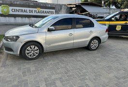 PRF prende condutor com carro clonado e adulterado no Tabuleiro do Martins