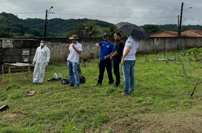 IML de Maceió exuma corpos para liberação de vagas em cemitério da capital