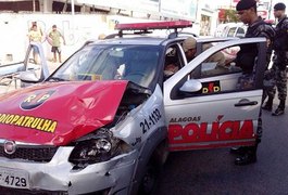 Mulher é presa por embriaguez após colidir com viatura da PM