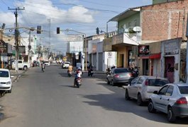 Motorista embriagado provoca acidente e polícia encontra garrafas de cerveja no carro em Arapiraca