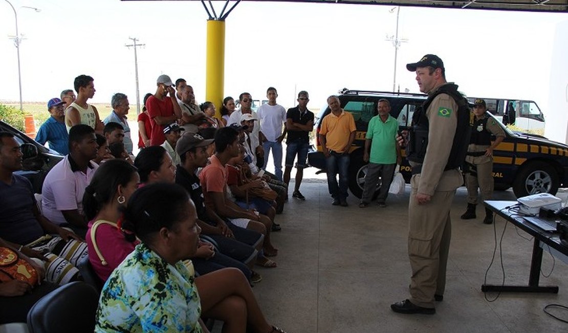 PRF sensibiliza condutores e passageiros antes do Carnaval