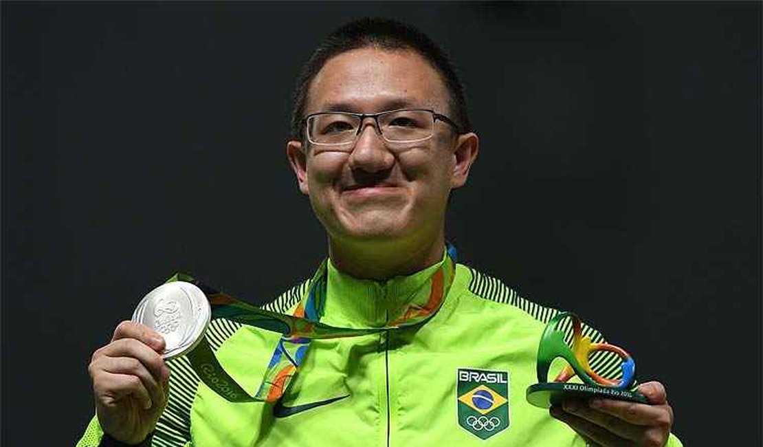Felipe Wu ganha prata no tiro e dá primeira medalha ao Brasil