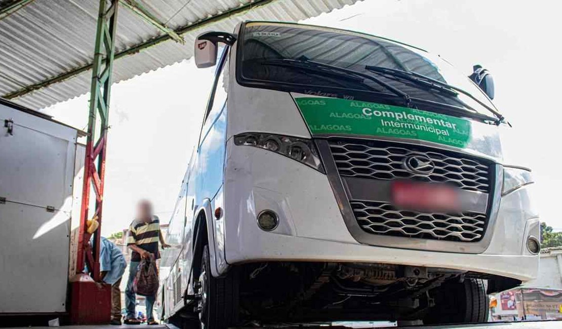 Assaltantes roubam pessoa que tinha acabado de descer de van no Povoado Bálsamo