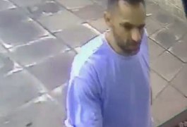 Câmeras de segurança flagram homem que invadiu e furtou apartamento na Ponta Verde
