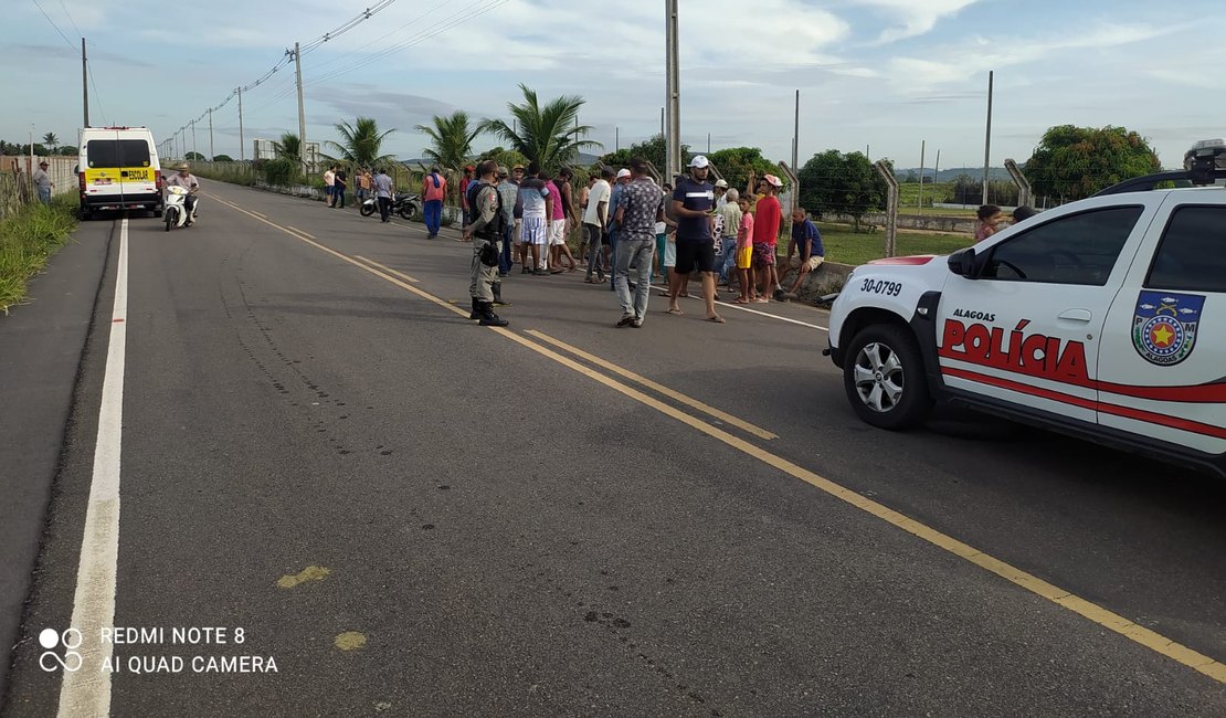 Ciclista morre em colisão com van escolar em Campo Grande, AL