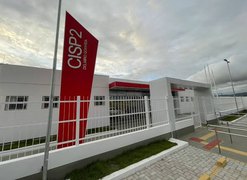 Homem é preso suspeito de agredir a esposa e feri-la com arma em Penedo