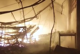 Incêndio destrói loja de autopeças na parte alta de Maceió